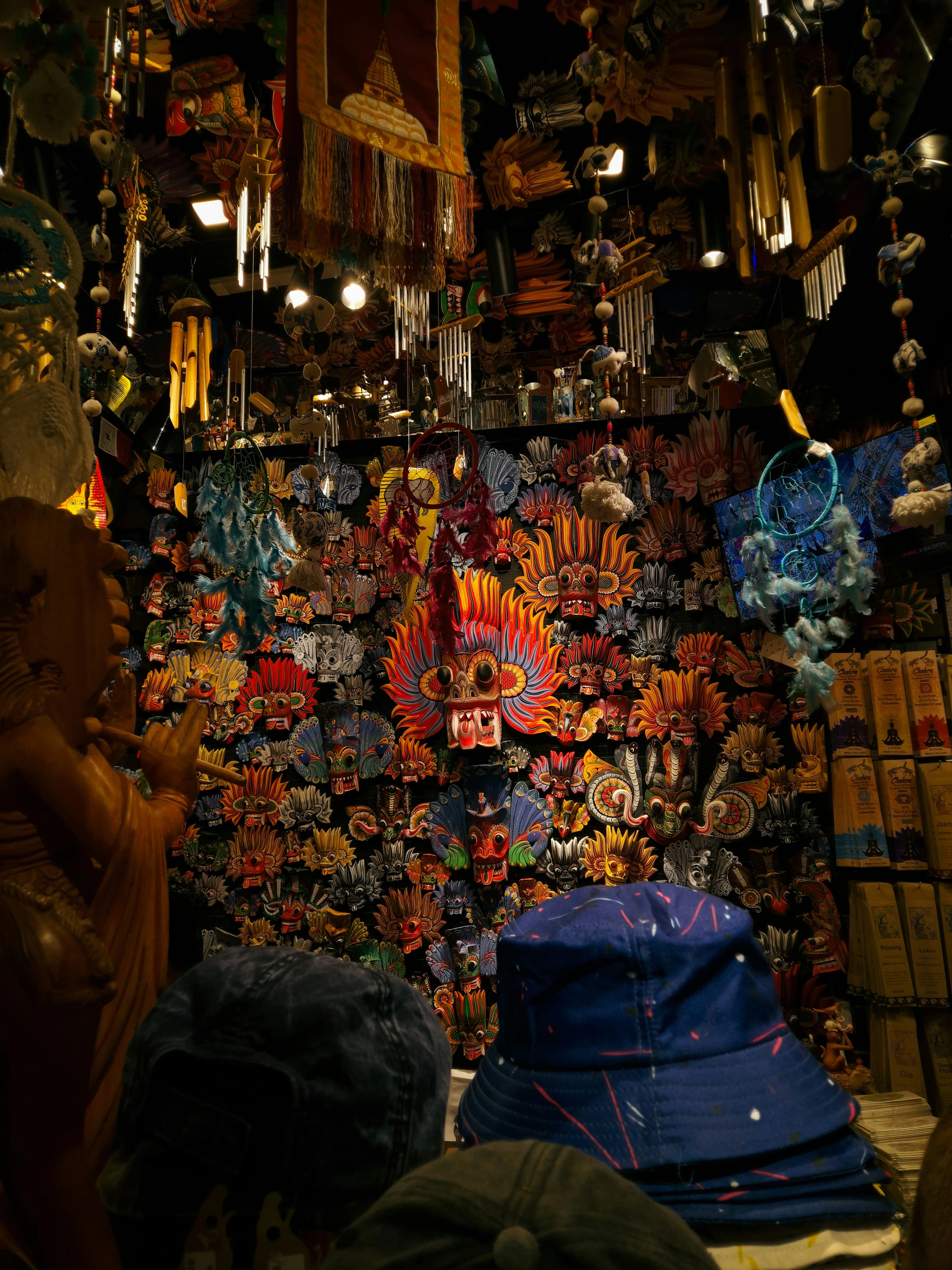 SHOPPING & SOUVENIR HUNTING