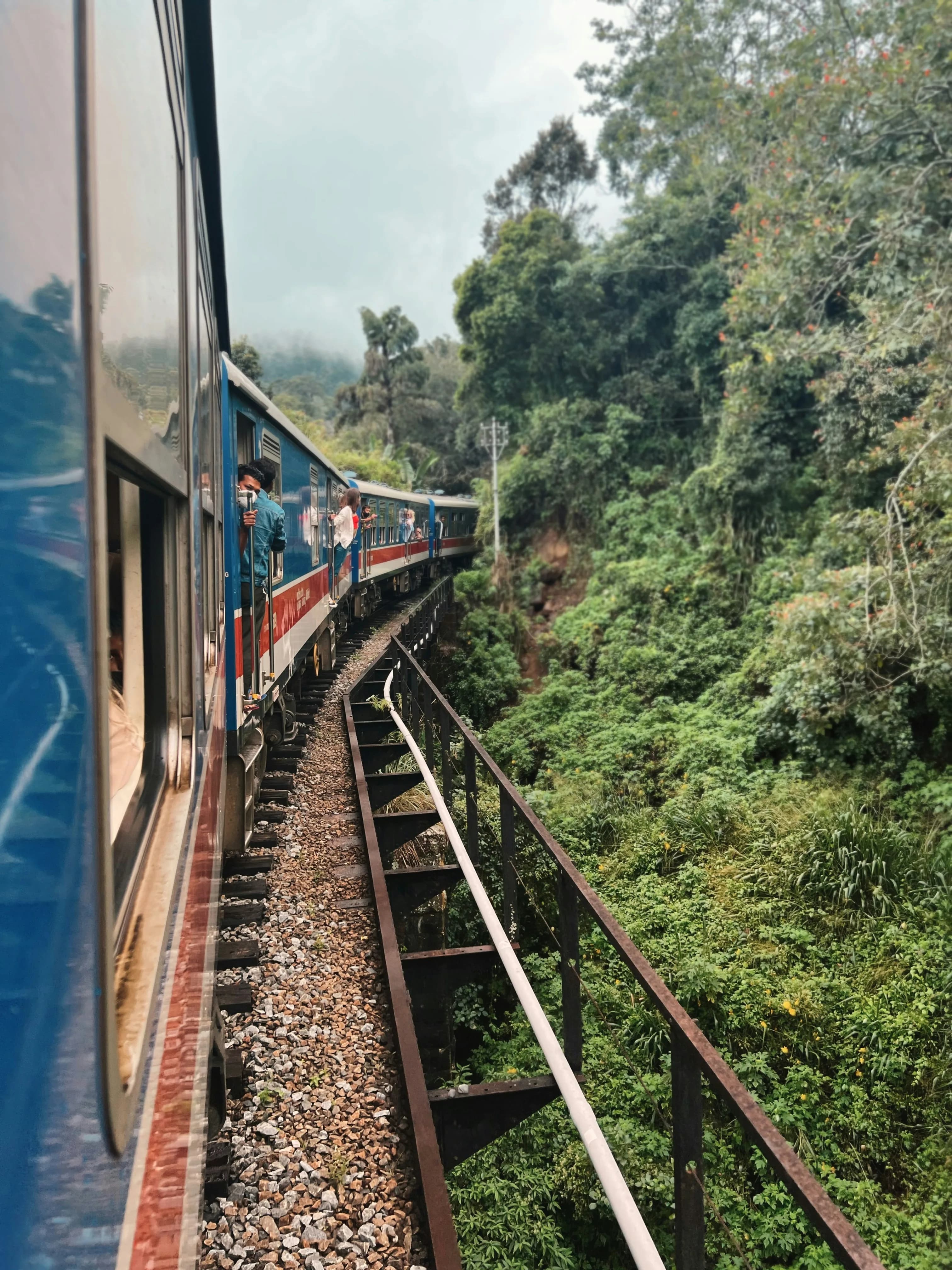 SCENIC TRAIN RIDES